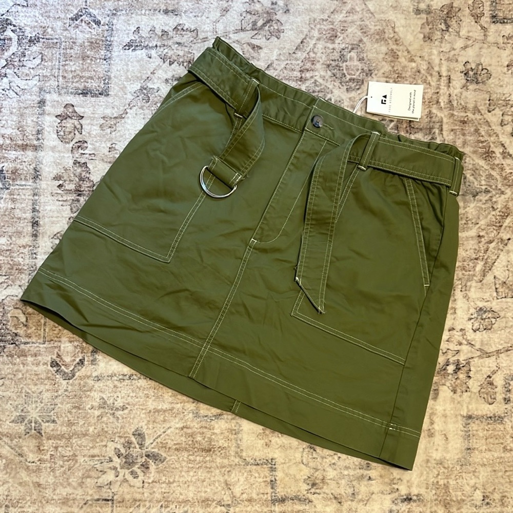 Chic Green Belted Skirt